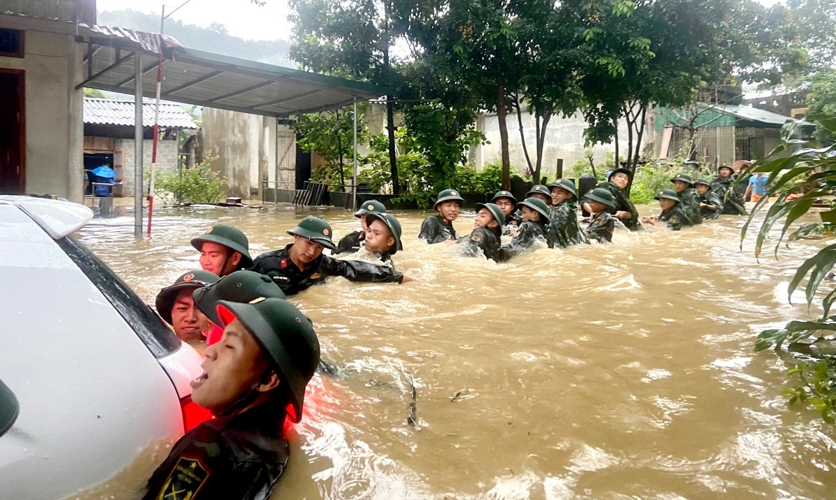 PM requests putting response plans in place as heavy rain blasts north